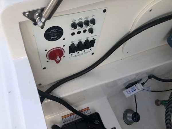 A R266 Robalo Cayman Bay Boat is a Power and could be classed as a Bay Boat, Center Console, Fish and Ski, Freshwater Fishing, High Performance, Saltwater Fishing, Ski Boat, Wakeboard Boat, Sport Fisherman,  or, just an overall Great Boat!