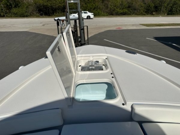 A Robalo R246 Cayman Bay Boat is a Power and could be classed as a Bay Boat, Center Console, Fish and Ski, Flats Boat, Freshwater Fishing, Saltwater Fishing, Ski Boat, Wakeboard Boat, Sport Fisherman,  or, just an overall Great Boat!