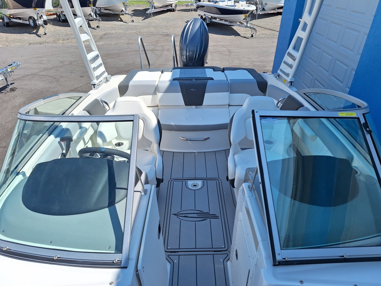 The definition of an outboard motor is a detachable engine mounted on outboard brackets on the stern of your boat.  This configuration will have only one single engine.